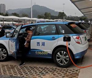 استقبال از خودروهای برقی در چین روی مدار نوسان